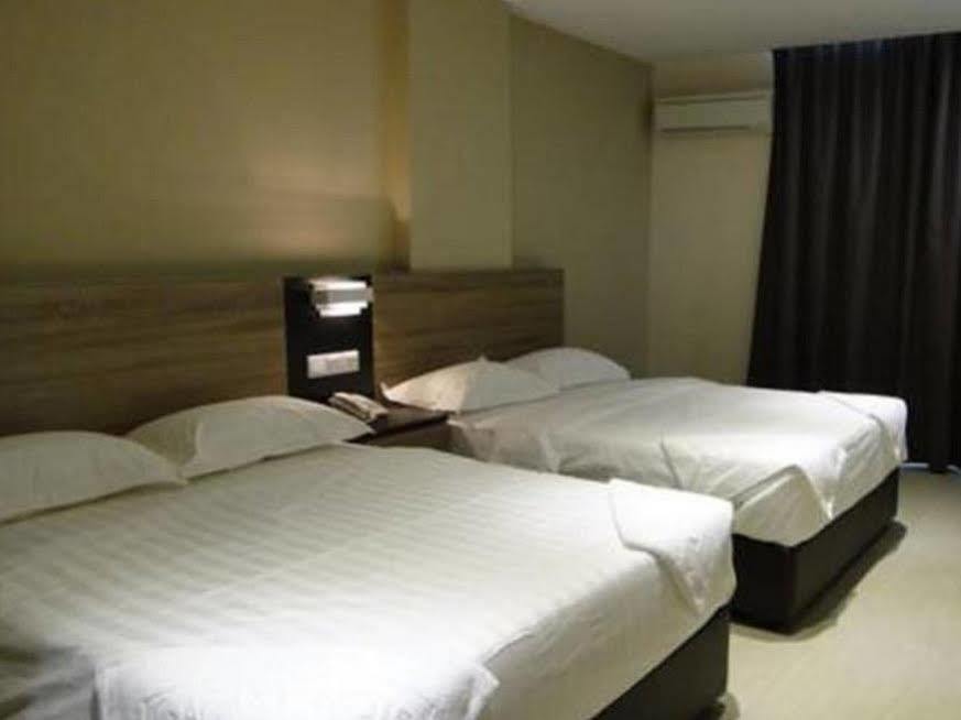 Galaxy Hotel Simpang Ampat  Exteriér fotografie